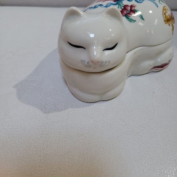 Vintage porcelain box - Picture 2 of 8